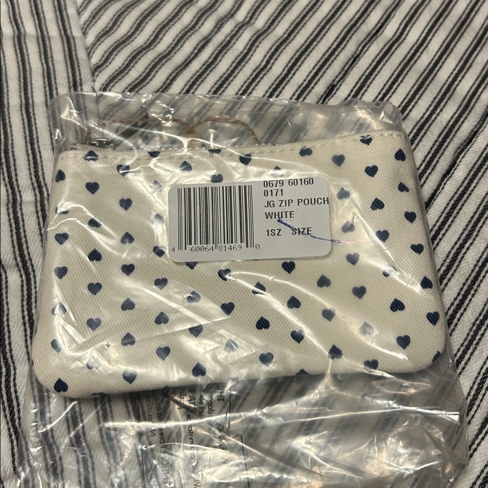 White Pouch Set with Blue Hearts - Picture 2 of 5